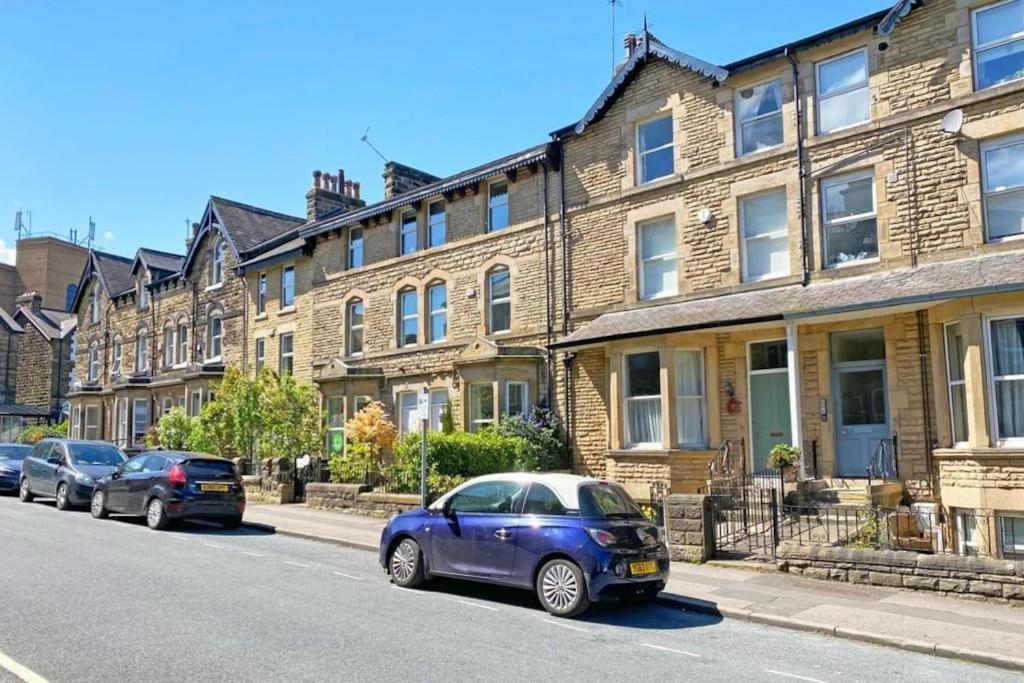Carlton House - Spacious 4 Bed Victorian Townhouse